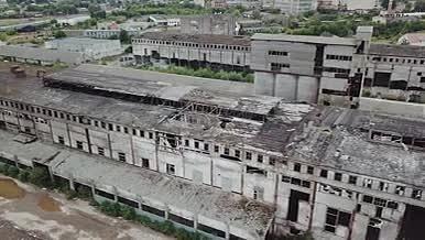 废旧工厂年代感楼房房屋视频的预览图